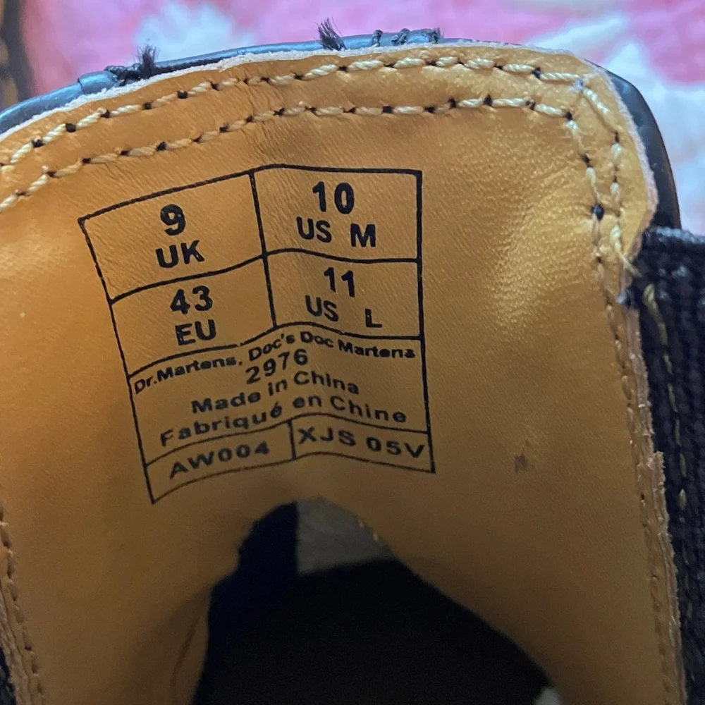 Dr. Martens Black Leather Men's Boots - Picture 4 of 9